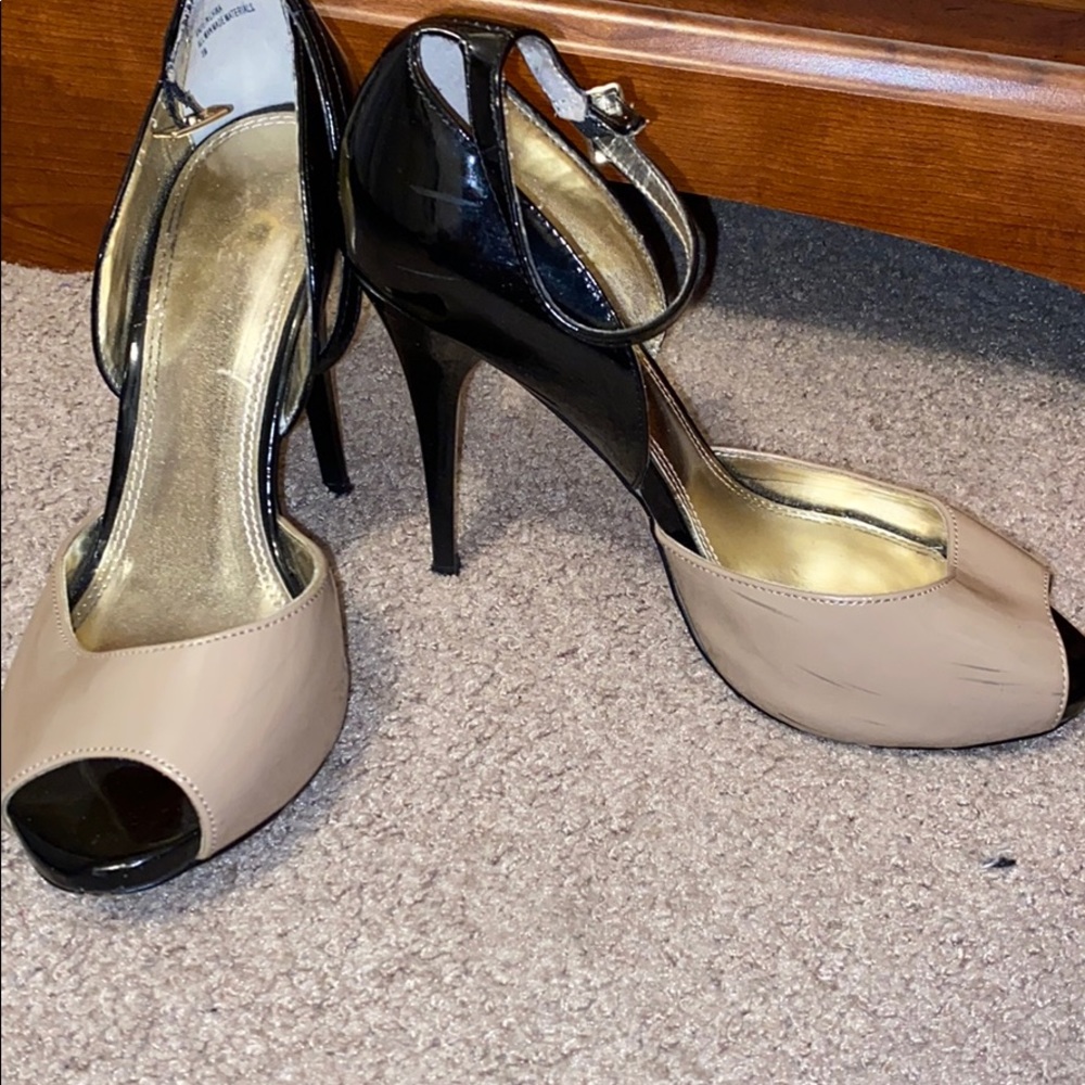 Bakers nude and black heels